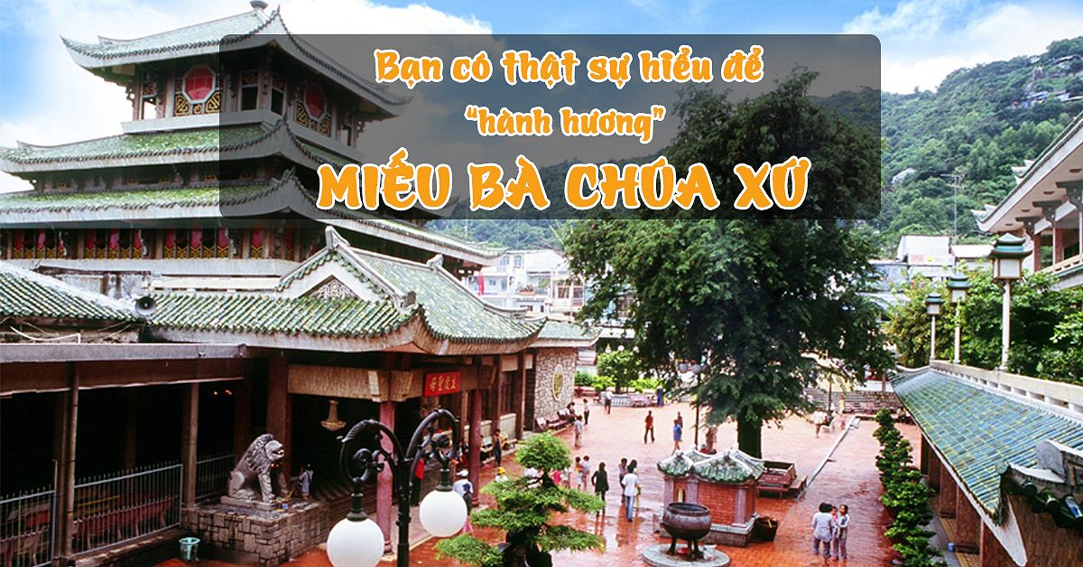 Bà Chúa Xứ trao tiền