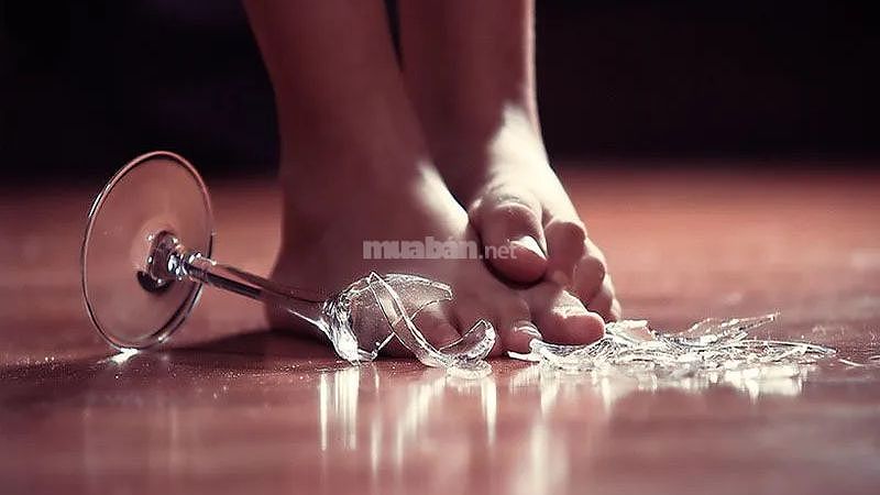 Hình ảnh thể hiện quan niệm người phương Đông về việc vỡ cốc là sự xui xẻo.