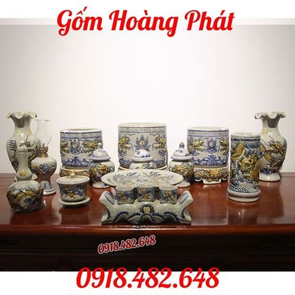 Bát hương men rạn đắp nổi chân đế gỗ Bát Tràng